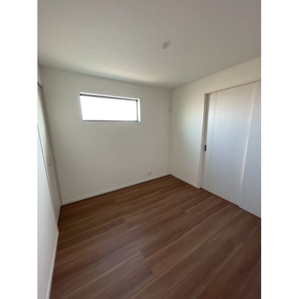 神戸市兵庫区神田町 【3階洋室約4.5畳】全居室採光と収納スペースを設けた、ゆとりある間取りです♪