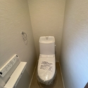 神戸市兵庫区神田町 【2階トイレ】各階、毎日を快適に過ごすことのできる温水洗浄便座です