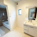 神戸市兵庫区神田町 ゆとりの洗面室は浴室乾燥機の付いた浴室に隣接しており、家事動線も良好です