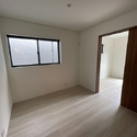 神戸市兵庫区神田町 【北側洋室約4.5畳】クローゼットもあり、どの居室にいても陽射しを感じられます♪