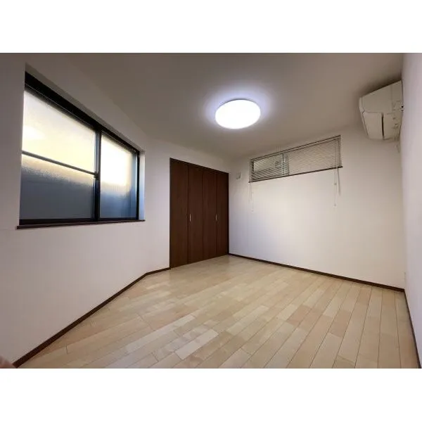 豊島区目白４丁目 6.7畳洋室です。各居室に収納スペースがあります。