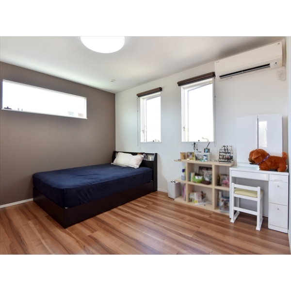 藤沢市西俣野 2階洋室（約8.5畳）※家具・調度品は価格に含まれません。