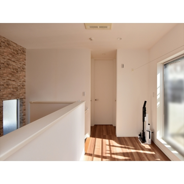 藤沢市西俣野 2階ホールには屋内干しスペースを設けています※家具・調度品は価格に含まれません。