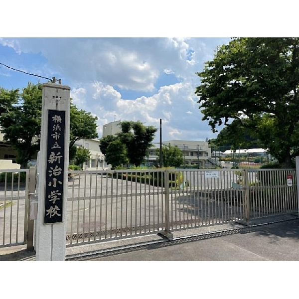 東急ドエル・アルス横浜十日市場 横浜市立新治小学校（小学校）まで約1100m（徒歩14分）