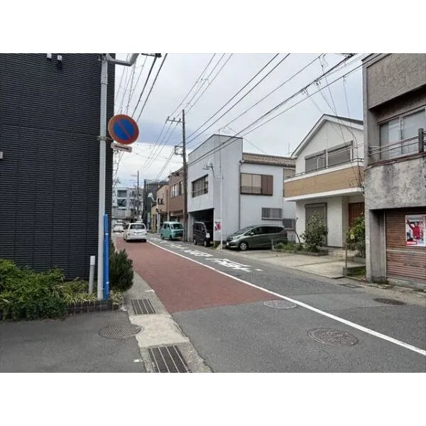 藤沢市高倉 【前面道路】若干交通量が多いものの、駅徒歩4分は便利です!