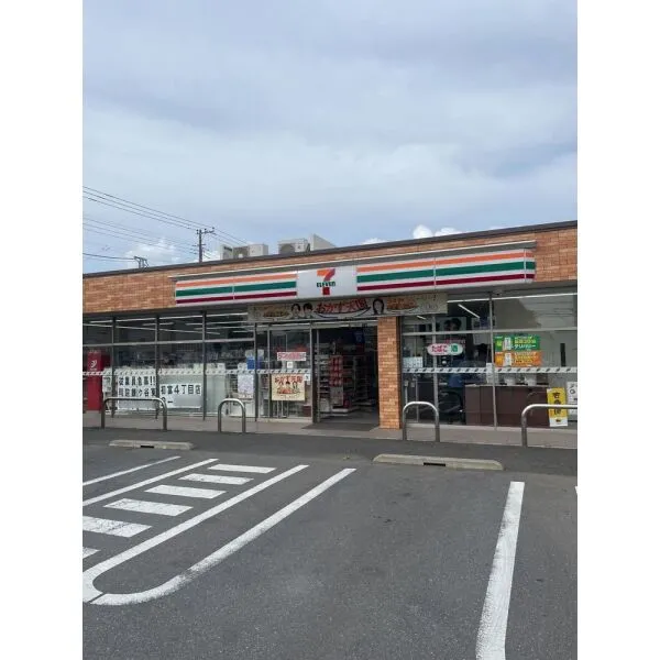 鎌ケ谷市東初富4丁目 セブンイレブン鎌ケ谷東初富4丁目店 徒歩7分(コンビニ)まで約530m(徒歩7分)