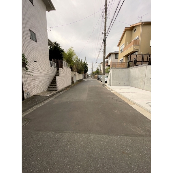 横浜市金沢区富岡西７丁目 前面道路