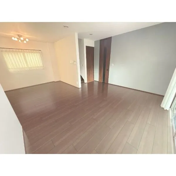 柏市東中新宿４丁目 ※現在は居住中となりますので家具がございます