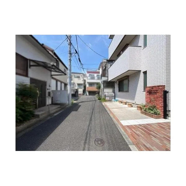 東京都文京区大塚４丁目 前面道路（２０２６年７月撮影）