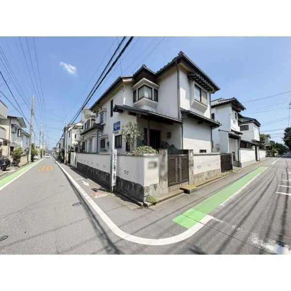 新座市栄4丁目 現地(古家あり):北西角地の古屋付き土地です(撮影年月:2026年07月)