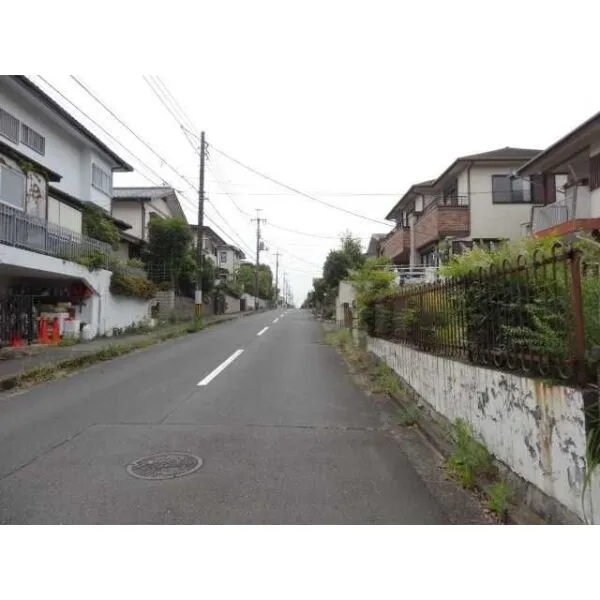日野市平山3丁目 前面道路:東から西へ(撮影年月:2026年06月)