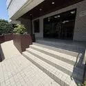 ネオコーポ浦和もくせいの棟 スロープがあるため車いすやベビーカーもご利用いただけます。