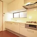 西東京市中町５丁目 リビング空間と一体とし、キッチンにいることが負担にならないよう居心地のよさを重視した空間。