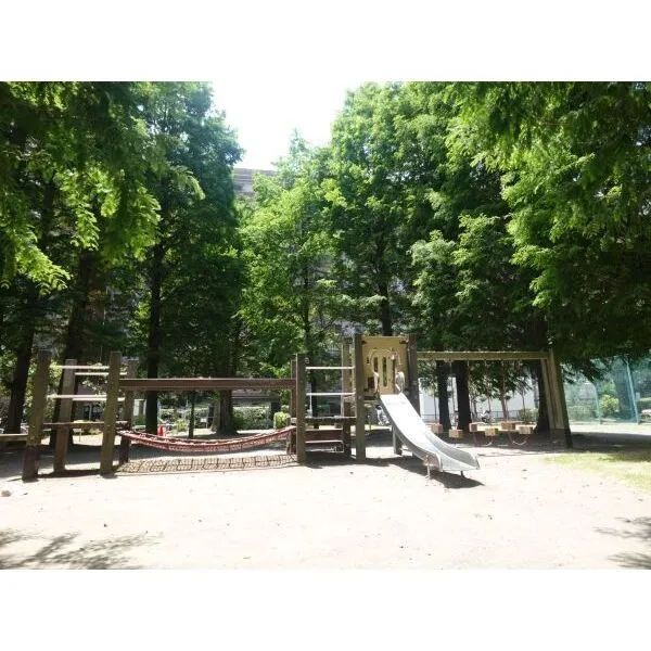 ライオンズマンション調布B棟 敷地内公園