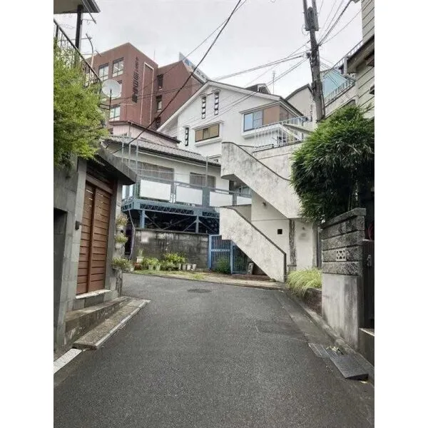 新宿区中井2丁目 前面道路