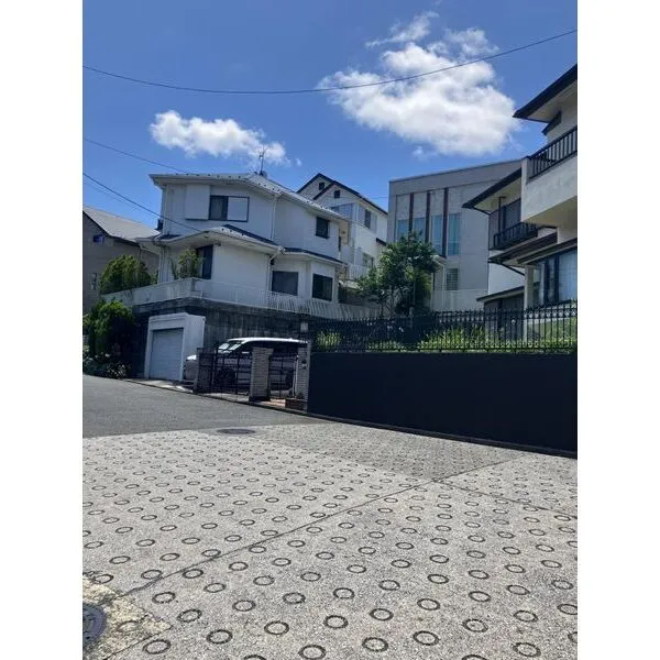 横浜市中区豆口台 前面道路含む外観