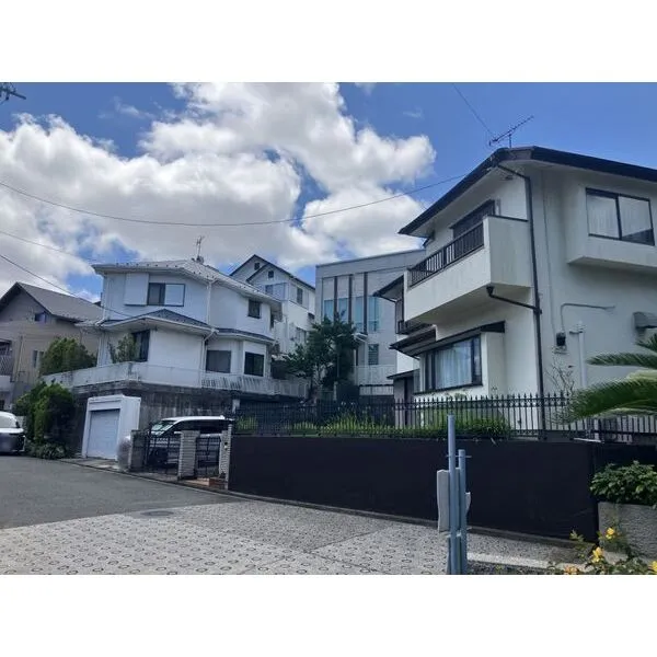 横浜市中区豆口台 前面道路含む外観