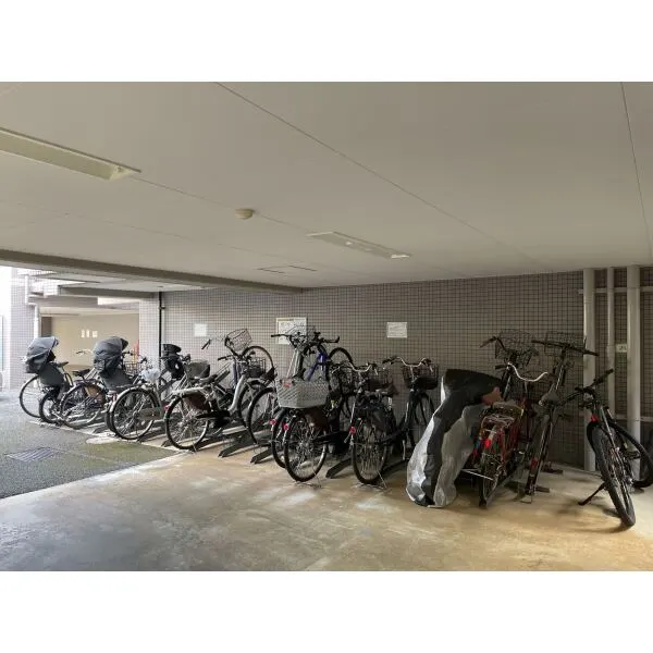 東急ドエルアルス中野 駐輪場