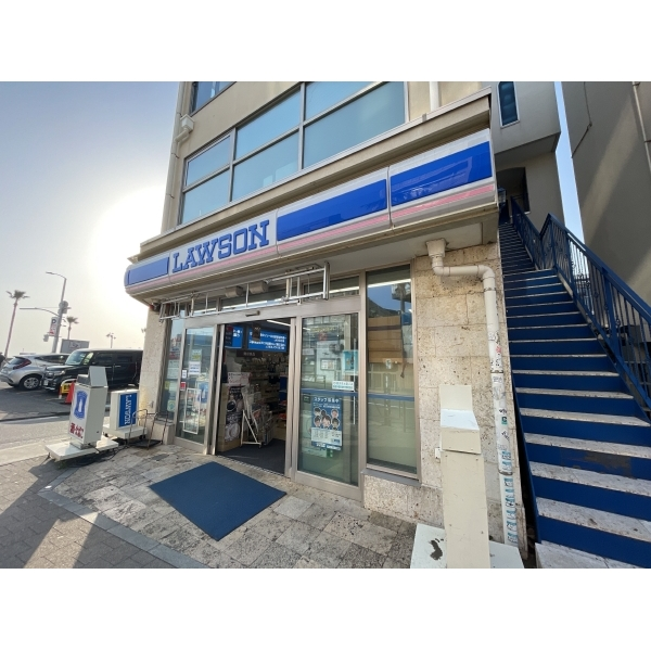 シーサイド鵠沼 ローソン片瀬海岸二丁目店（コンビニ）まで約880m（徒歩11分）