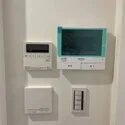 堺市南区竹城台４丁 右上：インターホン、右下：照明ボタン、左上：追い焚きボタン、左下：床暖房ボタン