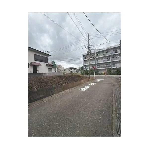 厚木市緑ケ丘５丁目 東側前面道路