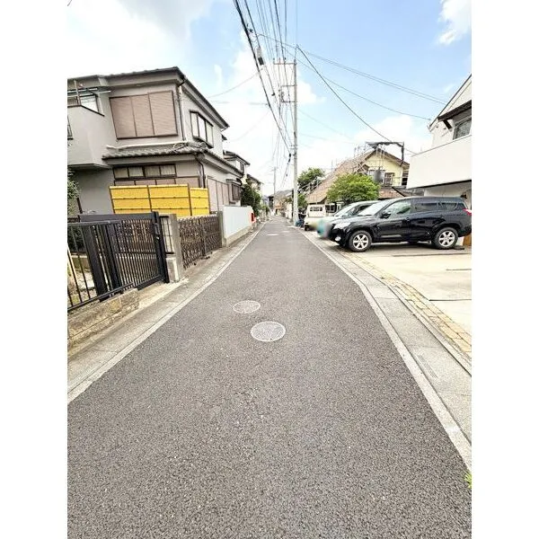 さいたま市浦和区上木崎６丁目 前面は幅員約4mの公道に接道しており、日々の出入りもスムーズ。