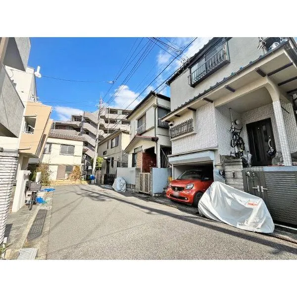 板橋区赤塚１丁目 一戸建が立ち並ぶ、閑静な住宅街に位置しています。