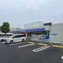 海老名市国分寺台３丁目 ローソン綾西四丁目店（コンビニ）まで約590m（徒歩8分）