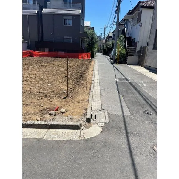 中野区中野1丁目 西側道路
