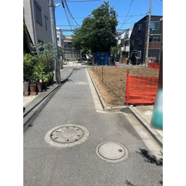 中野区中野1丁目 西側道路