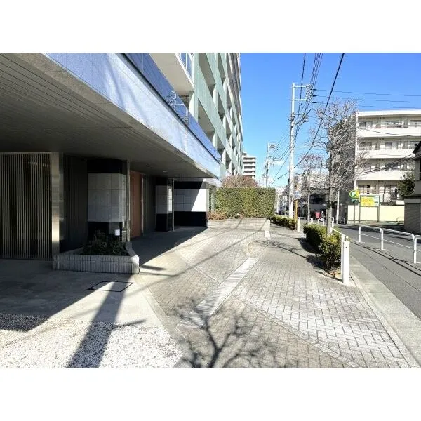 レクセルガーデンときわ台 サブエントランス前の敷地は、一時駐車スペースとしてお使いいただけます