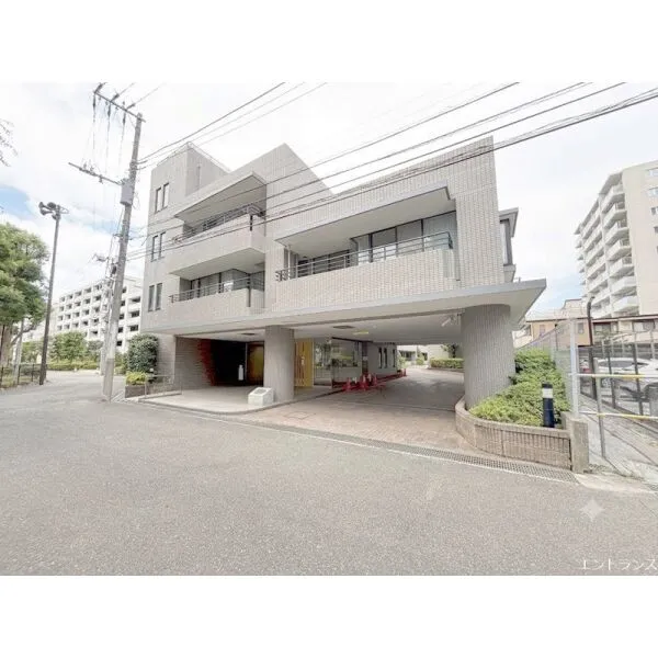 元住吉リリエンハイム エントランス　広々と重厚感のあるエントランス　※この画像は一部CG加工をしています。