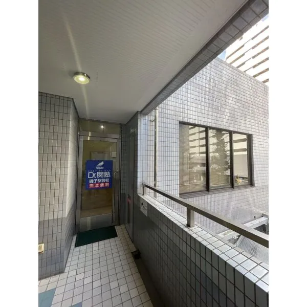 ライオンズステーションプラザ磯子 店舗入り口