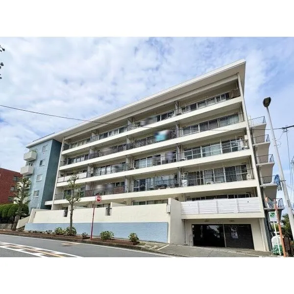 江ノ島マンション 湘南の潮風を感じる、落ち着いた佇まい。