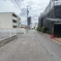 名古屋市昭和区萩原町４丁目 前面道路（西から）