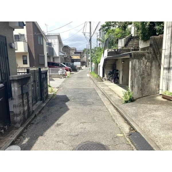 横浜市保土ケ谷区岡沢町 スーパー・コンビニ・病院等が徒歩10分圏内に揃う生活利便性の良い立地。