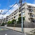 ブリリア東中野パークサイドヒルズ 東京メトロ東西線「落合駅」まで徒歩５分、３駅３路線が利用可能。