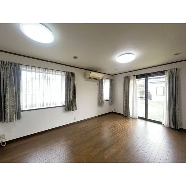 相模原市中央区上溝 約１５帖のＬＤＫ。