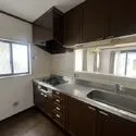 相模原市中央区上溝 幅があり作業スペースが広くとってあります。キッチンからリビングが見渡せて、お子様がいても安心です。