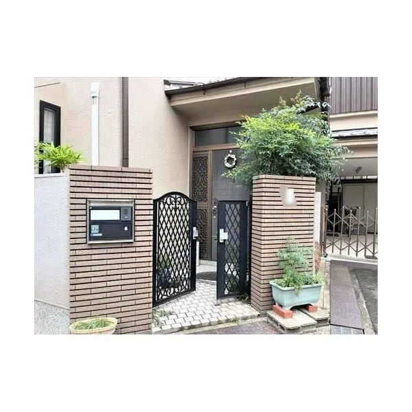 豊中市上野西４丁目 玄関（２０２５年１０月撮影）