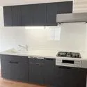 キャッスル日吉 【キッチン】豊富な収納を備えたキッチンで、毎日の家事も快適にこなせそうです。