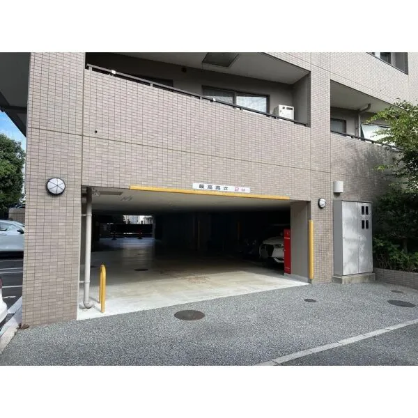 パーク・ハイム芦屋松ノ内町 駐車場入口