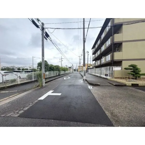 高石市綾園３丁目 南側道路　公道幅員約11ｍ