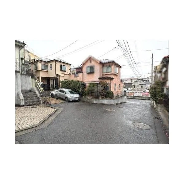 横浜市鶴見区馬場５丁目 外観＋前面道路（２０２６年１月撮影）