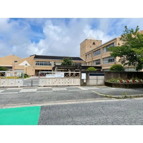 ウッディタウン新三田セントパークI番館 市立けやき台小学校(小学校)まで約1400m(徒歩18分)