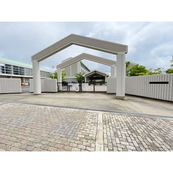 ウッディタウン新三田セントパークI番館 市立けやき台中学校(中学校)まで約450m(徒歩6分)