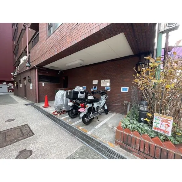 パレロワイヤル順慶町 バイク置場