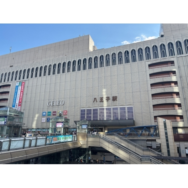 スパシエ八王子クレストタワー 現地から約930mの場所にJR「八王子」駅があります。（駅）まで約930m（徒歩12分）