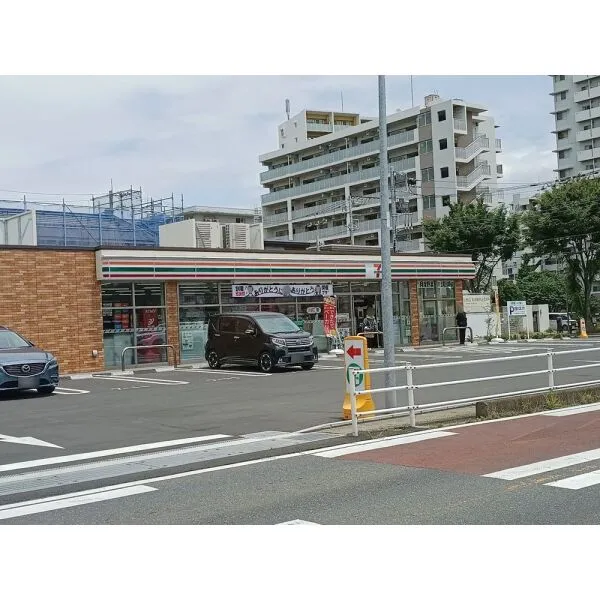 柏市旭町8丁目 セブンイレブン柏豊四季台4丁目店(コンビニ)まで約170m(徒歩3分)