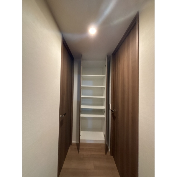 クレヴィア京都　山科 収納（ホール）